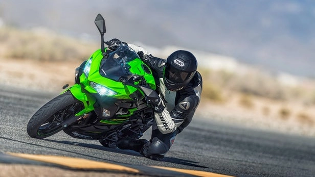 Kawasaki ninja 400 2018 hâm nóng phân khúc 400 phân khối về vn chỉ từ 153 triệu đồng