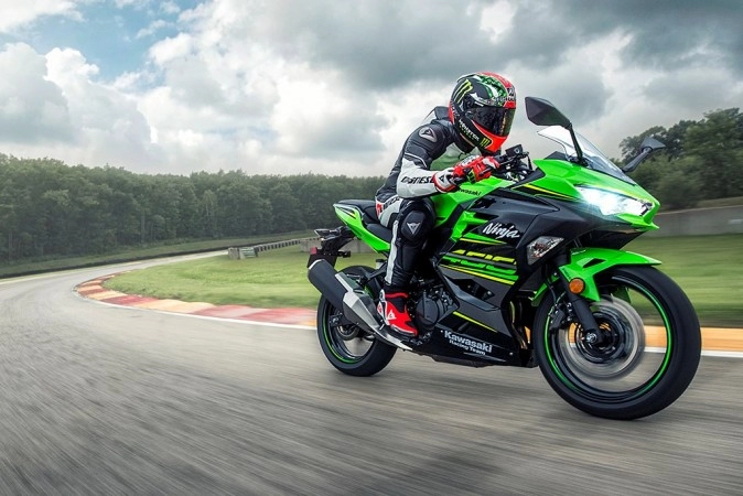 Kawasaki ninja 400 2018 hâm nóng phân khúc 400 phân khối về vn chỉ từ 153 triệu đồng