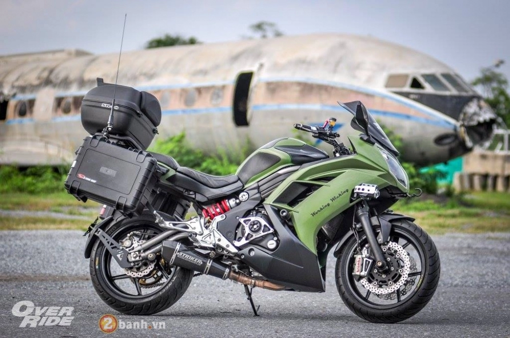 Kawasaki ninja 650 đầy phong trần với phong cách military touring