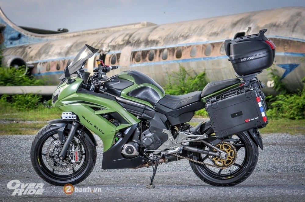 Kawasaki ninja 650 đầy phong trần với phong cách military touring