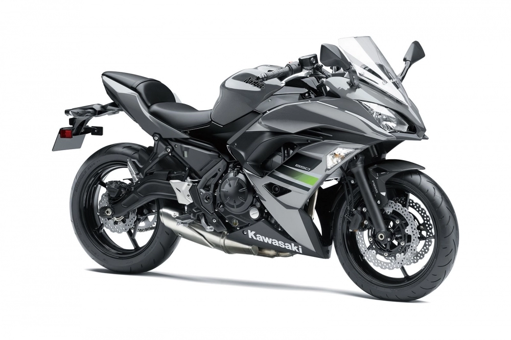 Kawasaki ninja 650 và z650 chuẩn bị trình làng màu mới