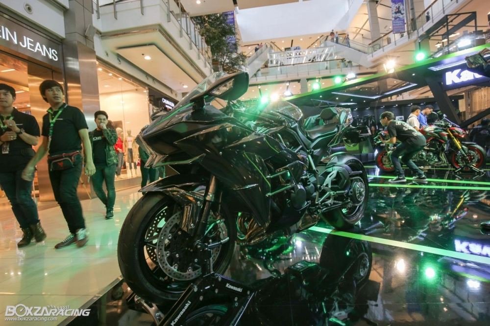 Kawasaki ninja h2 sx se 2018 lộ giá bán