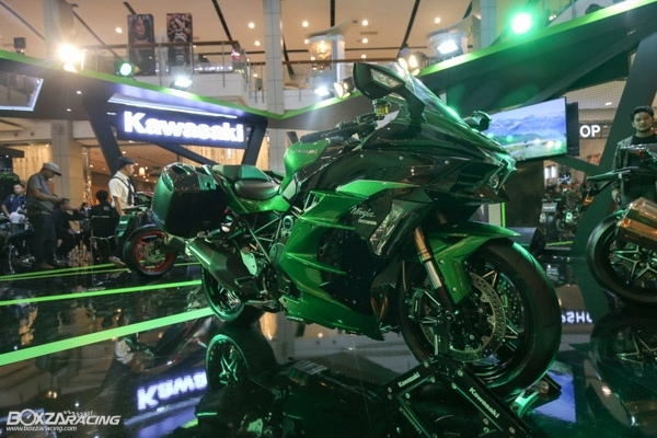 Kawasaki ninja h2 sx se 2018 lộ giá bán