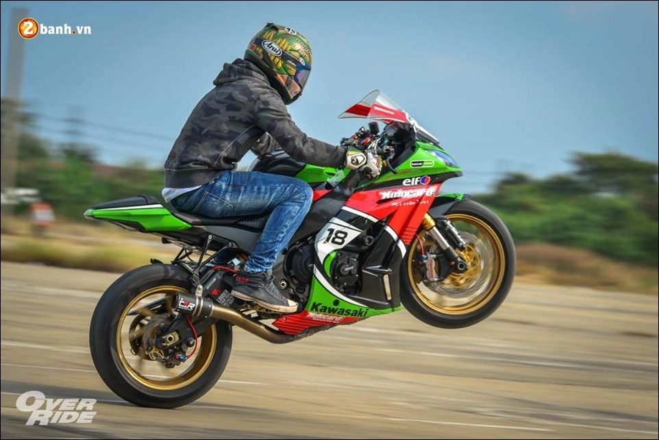 Kawasaki ninja zx-10r độ chiến thần đường đua mang tên green grasshopper