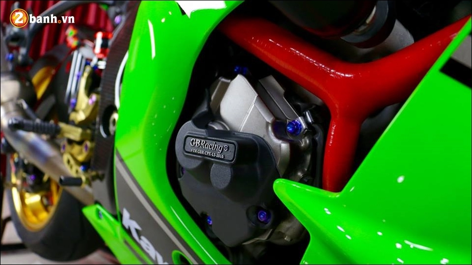 Kawasaki ninja zx-10r độ hiệu năng cùng loạt đồ chơi hàng hiệu