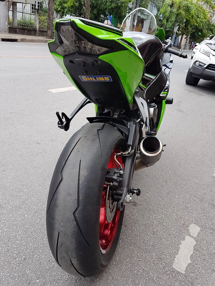 Kawasaki ninja zx-10r độ phá cách tông màu chủ đạo