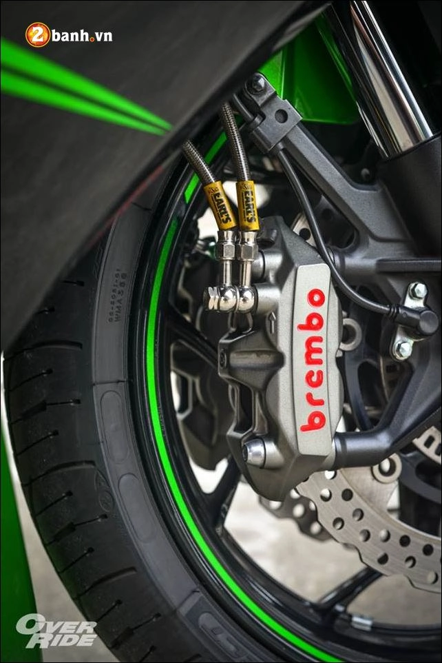 Kawasaki ninja zx-14r vẻ đẹp từ đối thủ trực tiếp thần gió hayabusa