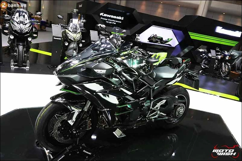 Kawasaki ra mắt 7 mô hình với chương trình khuyến mãi cuối năm moto expo 2017