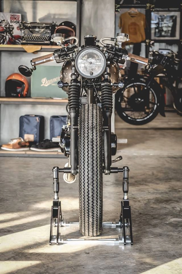 Kawasaki w175 tracker thuộc bộ sưu tập zeus custom