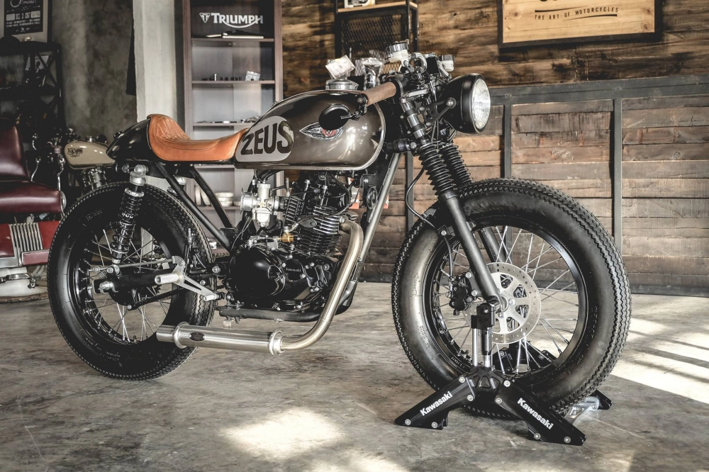 Kawasaki w175 tracker thuộc bộ sưu tập zeus custom