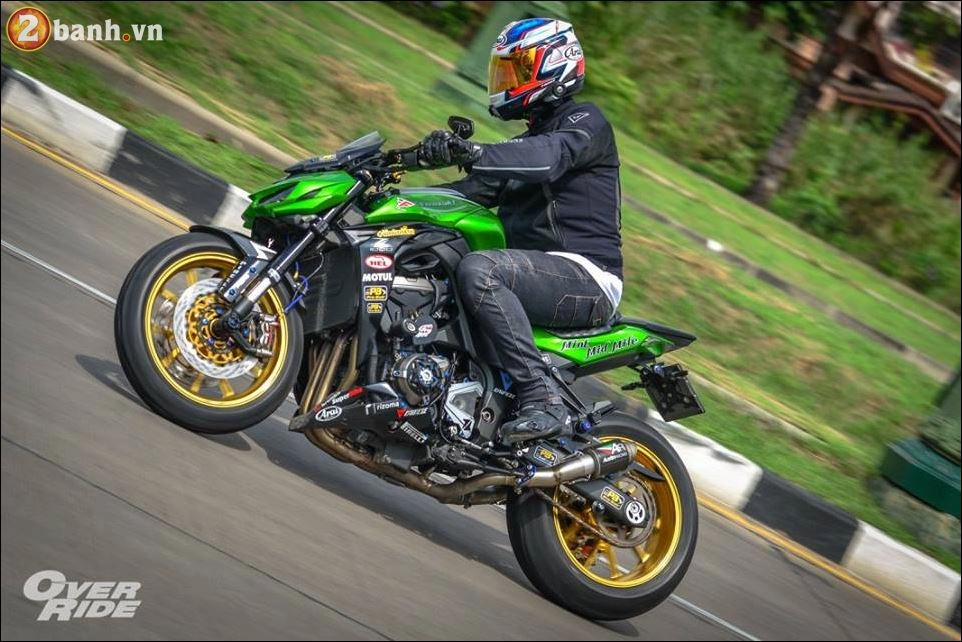 Kawasaki z1000 bản độ option khủng đến từ xứ chùa vàng