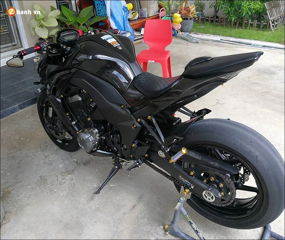 Kawasaki z1000 độ mãnh thú đầy mạnh mẽ trong lốt áo đen