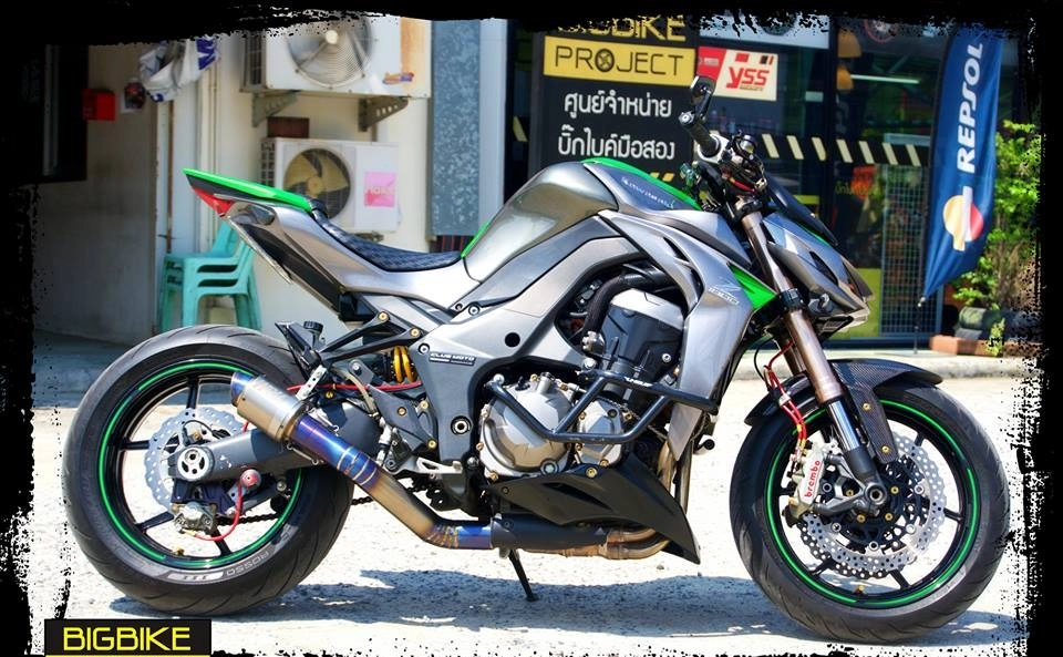 Kawasaki z1000 tạo dáng cực chất bên option hàng hiệu