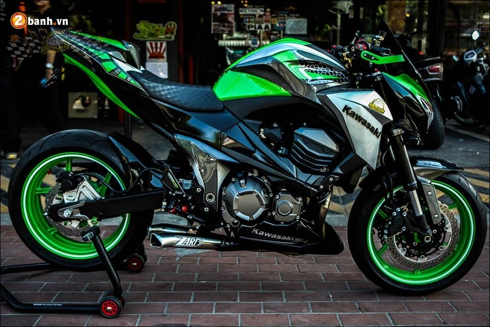 Kawasaki z800 độ bóng bẩy từ nghệ thuật airbush