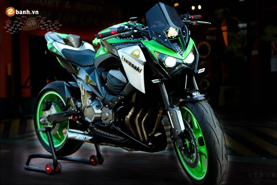 Kawasaki z800 độ bóng bẩy từ nghệ thuật airbush