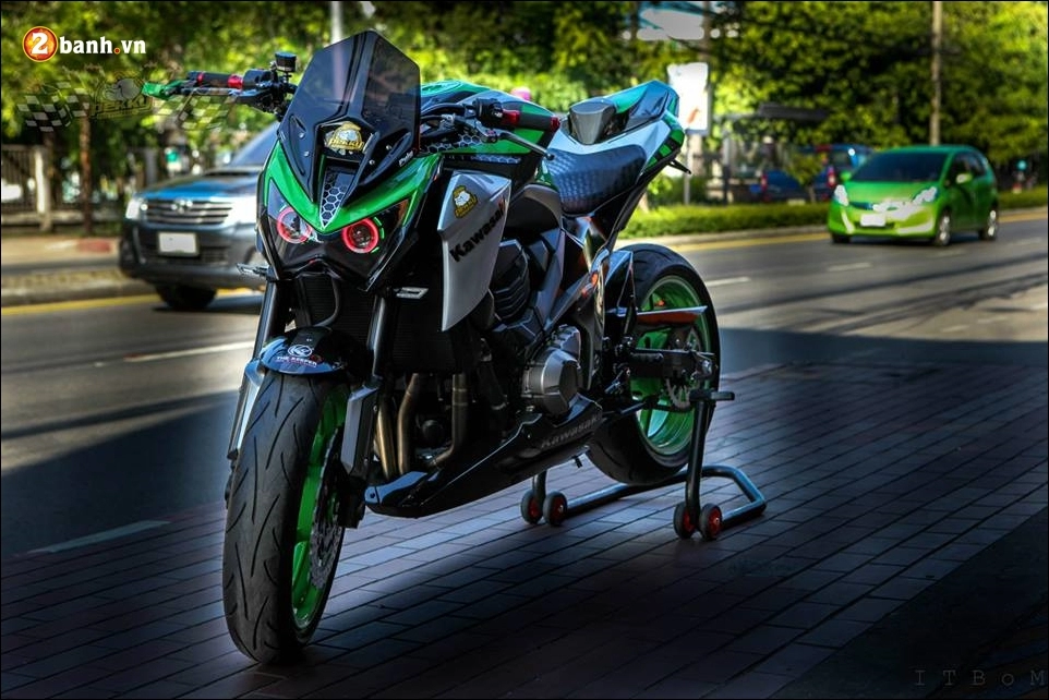 Kawasaki z800 độ bóng bẩy từ nghệ thuật airbush