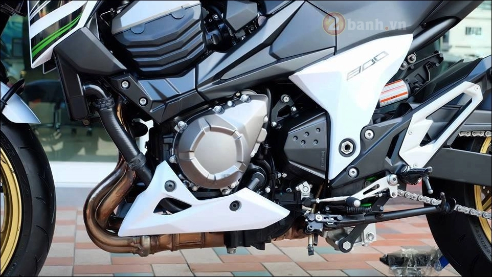 Kawasaki z800 độ cực chất cùng tông màu trắng tinh khôi