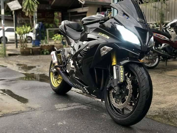 Kawasaki z800 độ hào nhoáng với phong cách sportbike