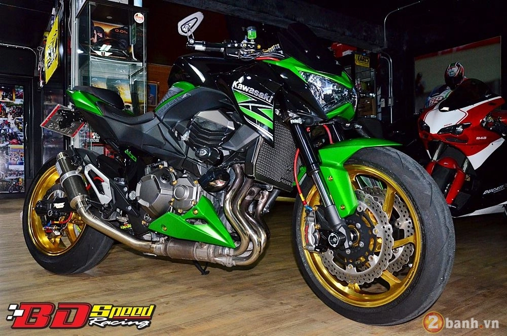 Kawasaki z800 độ rực rỡ bên dàn option đồ chơi hàng hiệu