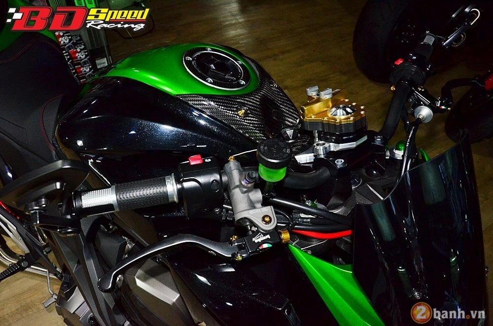 Kawasaki z800 độ rực rỡ bên dàn option đồ chơi hàng hiệu