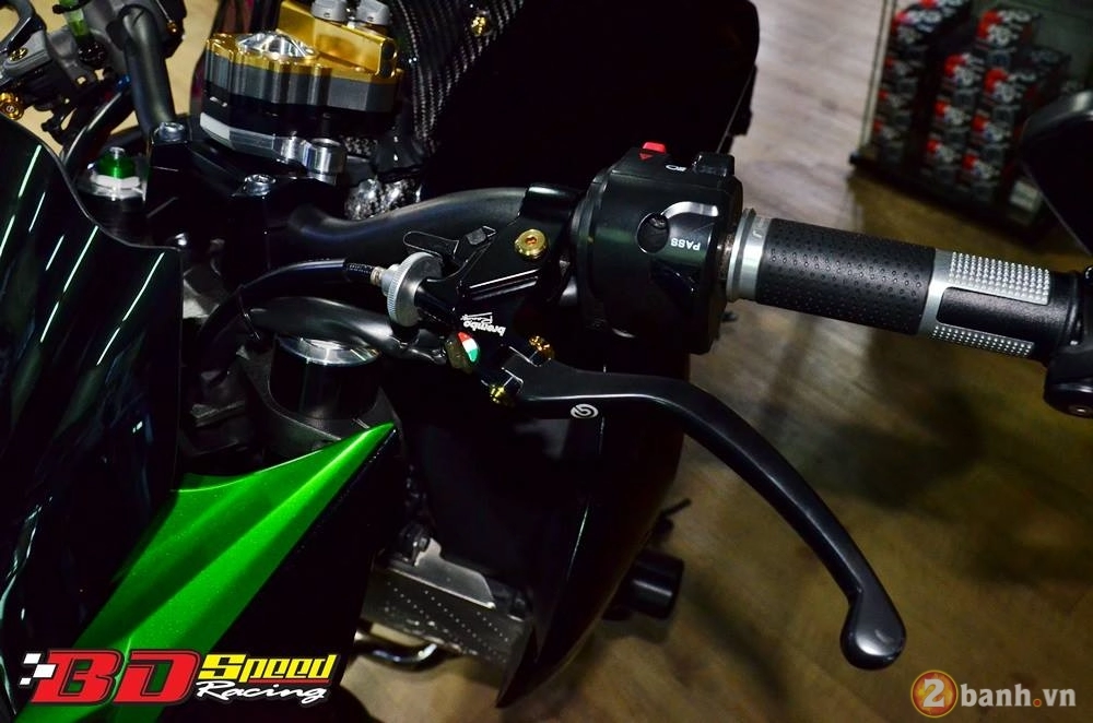 Kawasaki z800 độ rực rỡ bên dàn option đồ chơi hàng hiệu