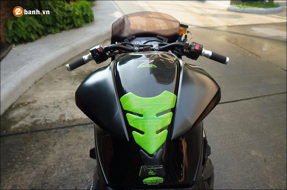 Kawasaki z800 độ tê giác hung dữ đầy bụi bặm