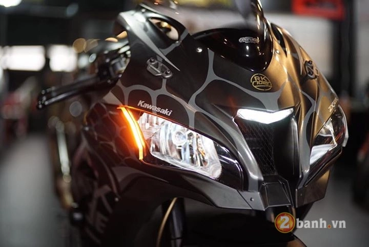 Kawasaki zx-10r ấn tượng trong bộ cánh siêu ngầu và phong cách