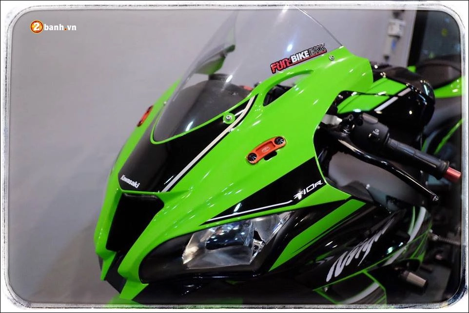 Kawasaki zx-10r cỗ máy tốc độ tê tái với dàn âm thanh austin racing