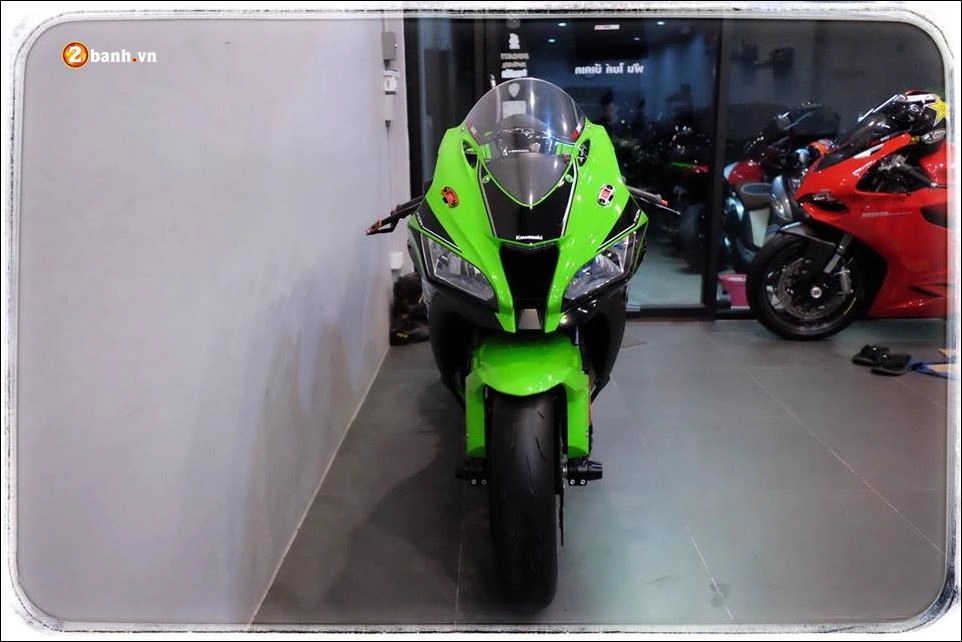 Kawasaki zx-10r cỗ máy tốc độ tê tái với dàn âm thanh austin racing