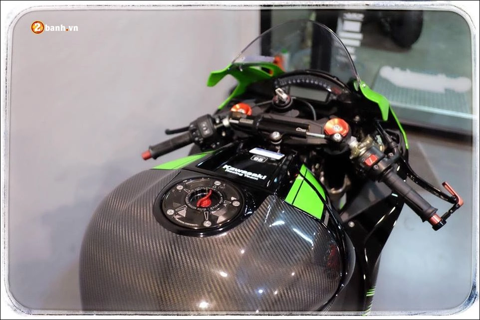 Kawasaki zx-10r cỗ máy tốc độ tê tái với dàn âm thanh austin racing