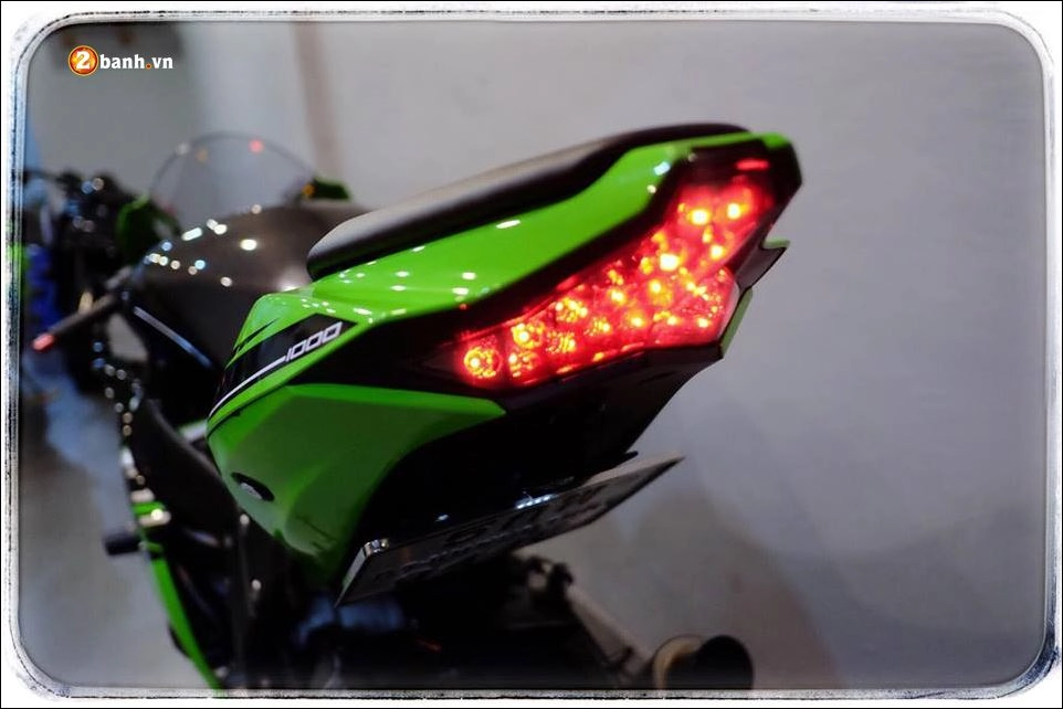 Kawasaki zx-10r cỗ máy tốc độ tê tái với dàn âm thanh austin racing