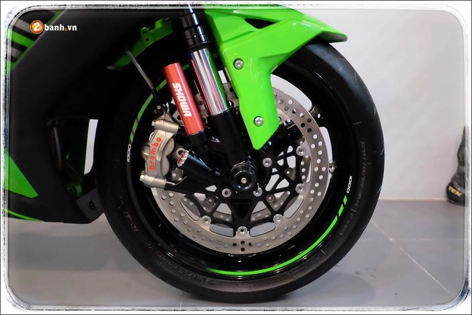 Kawasaki zx-10r cỗ máy tốc độ tê tái với dàn âm thanh austin racing