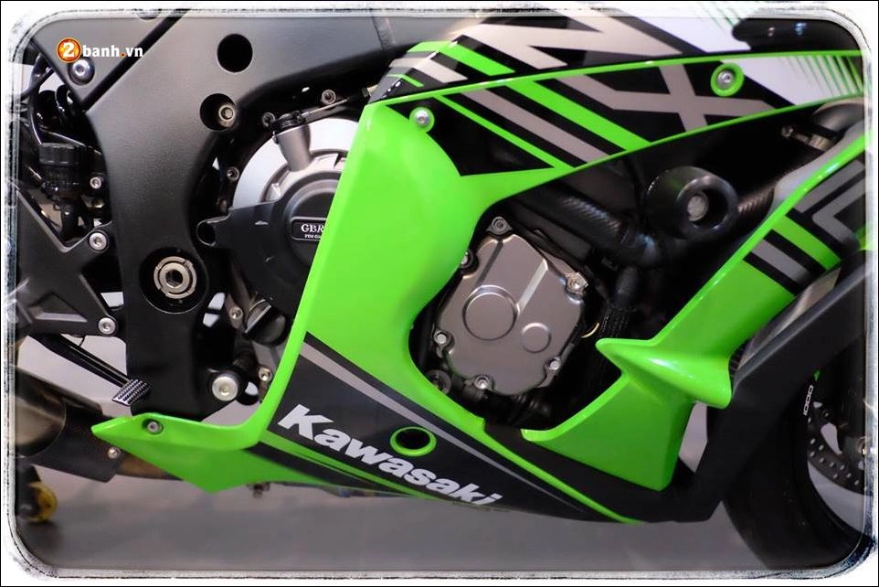 Kawasaki zx-10r cỗ máy tốc độ tê tái với dàn âm thanh austin racing