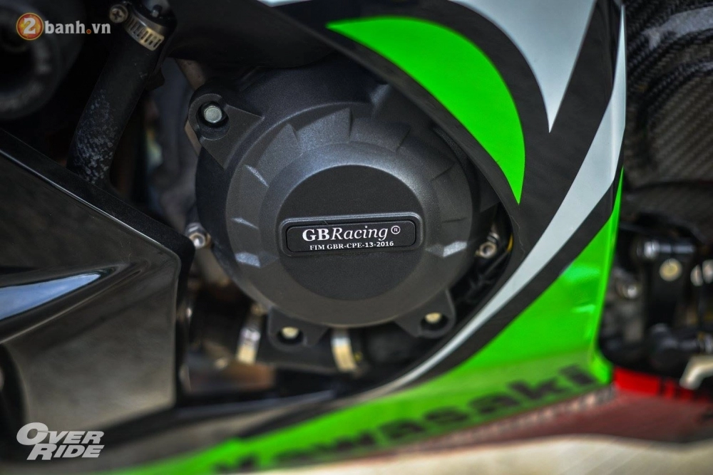 Kawasaki zx-10r đầy đắt giá trong bản độ phong cách đường đua