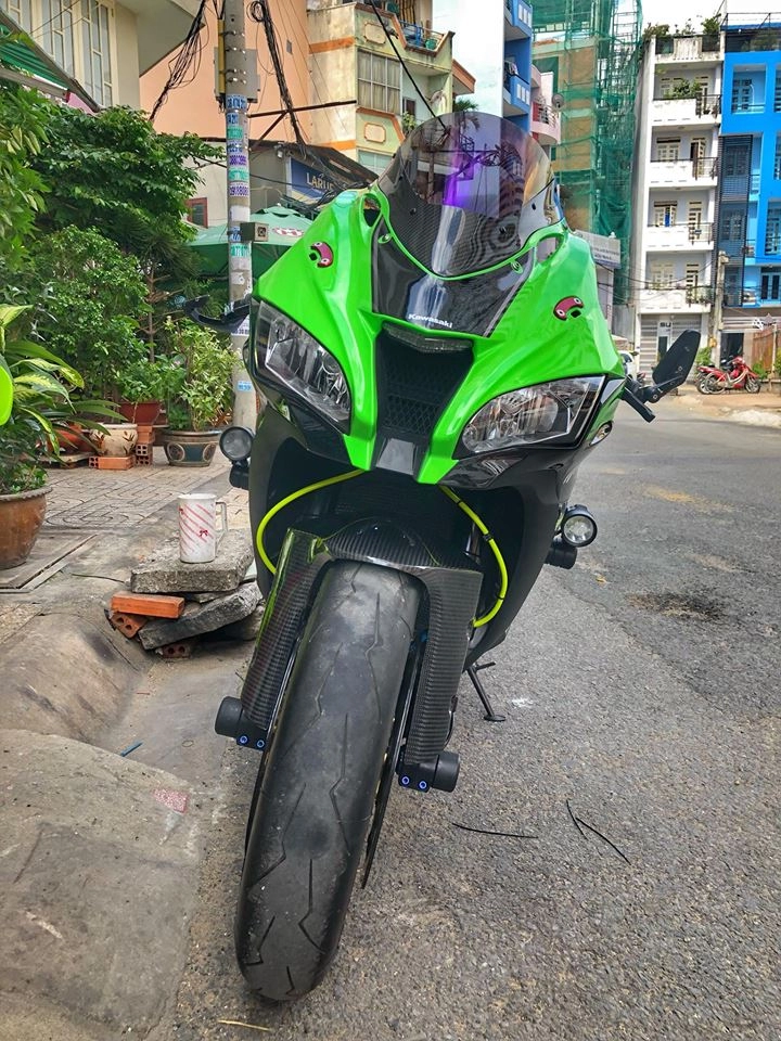 Kawasaki zx-10r đầy nổi bật với trang bị full option của biker việt