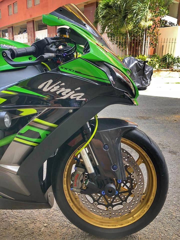 Kawasaki zx-10r đầy nổi bật với trang bị full option của biker việt