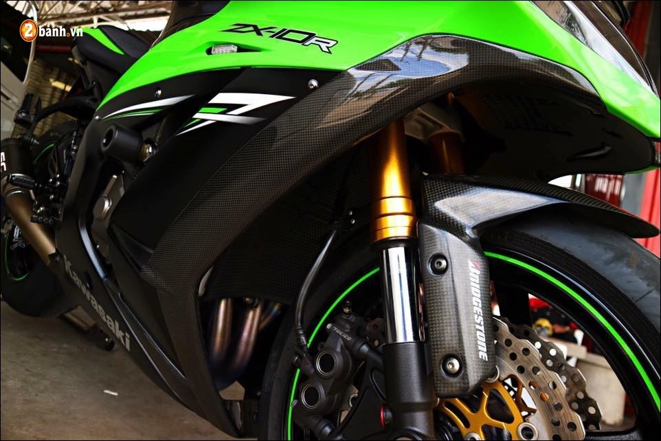 Kawasaki zx-10r độ đầy ấn tượng với vẻ ngoài hào nhoáng không tỳ vết