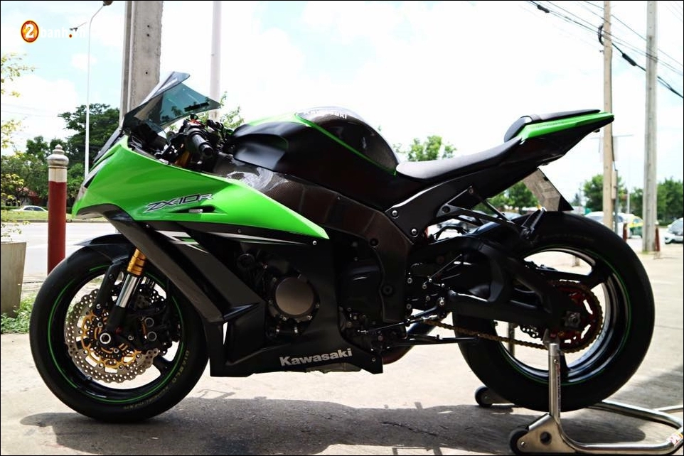 Kawasaki zx-10r độ đầy ấn tượng với vẻ ngoài hào nhoáng không tỳ vết