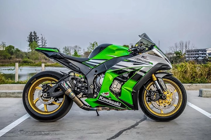 Kawasaki zx-10r siêu mô tô độ cá tính bên dàn chân hàng hiệu