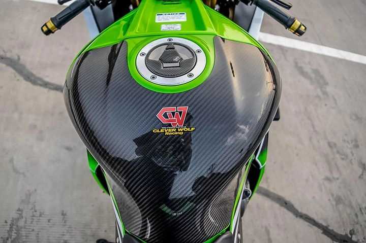 Kawasaki zx-10r siêu mô tô độ cá tính bên dàn chân hàng hiệu