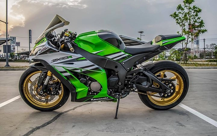 Kawasaki zx-10r siêu mô tô độ cá tính bên dàn chân hàng hiệu