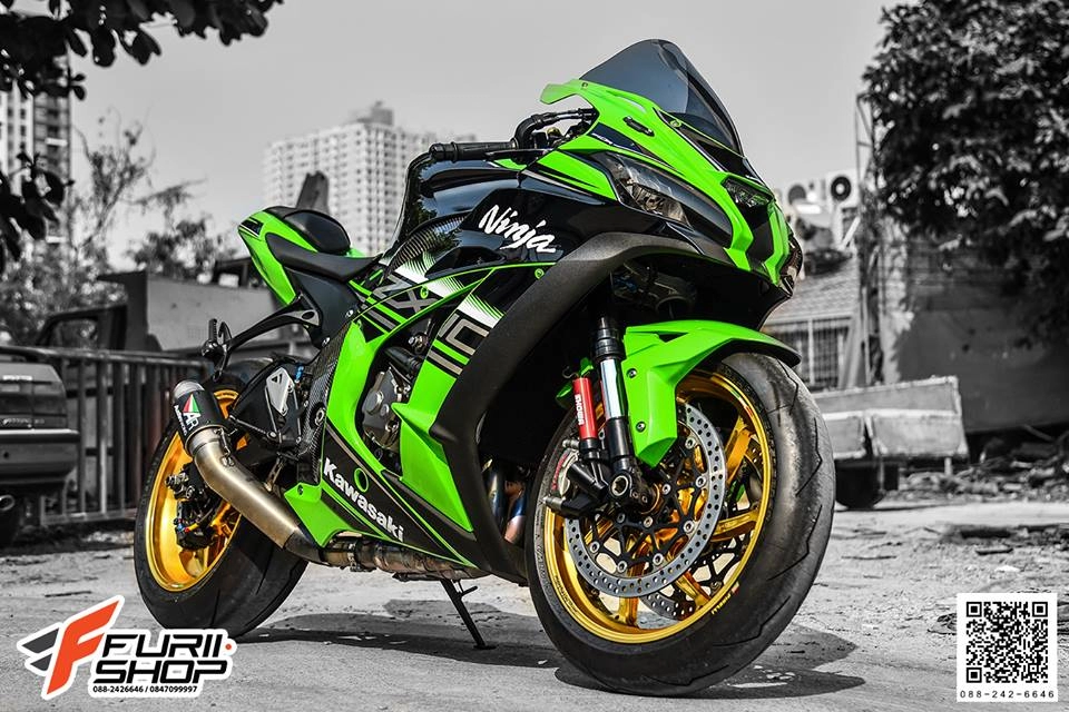 Kawasaki zx-10r tạo dáng cực ngầu bên dàn chân marchesini