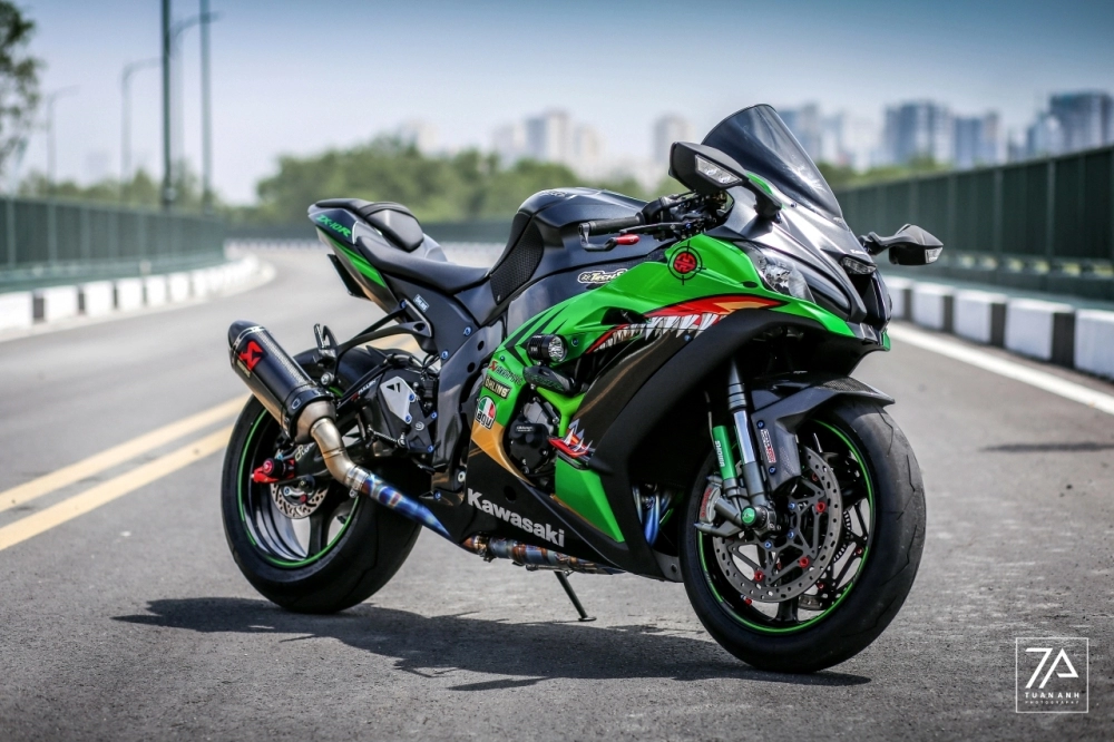 Kawasaki zx-10r thế hệ mới trong phiên bản cá mập xanh đầy ấn tượng