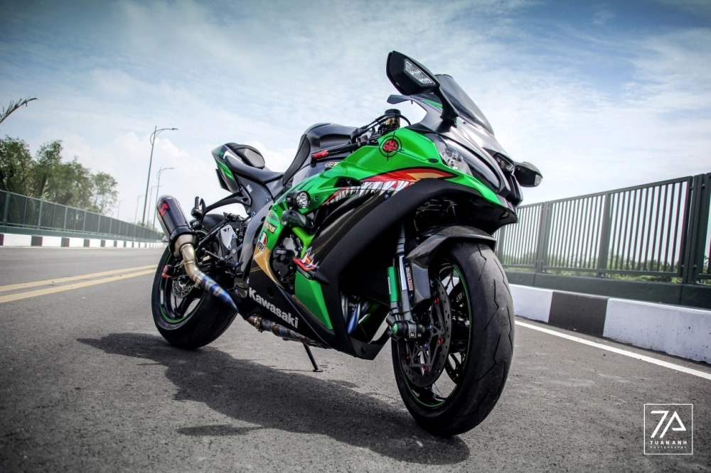 Kawasaki zx-10r thế hệ mới trong phiên bản cá mập xanh đầy ấn tượng