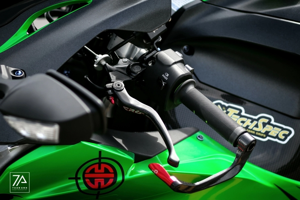 Kawasaki zx-10r thế hệ mới trong phiên bản cá mập xanh đầy ấn tượng