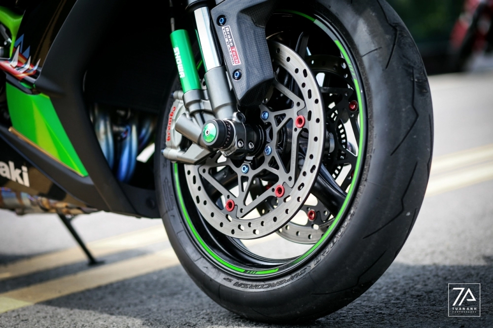 Kawasaki zx-10r thế hệ mới trong phiên bản cá mập xanh đầy ấn tượng