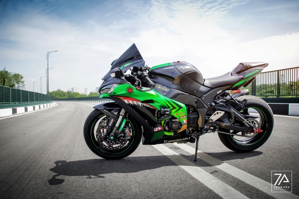 Kawasaki zx-10r thế hệ mới trong phiên bản cá mập xanh đầy ấn tượng