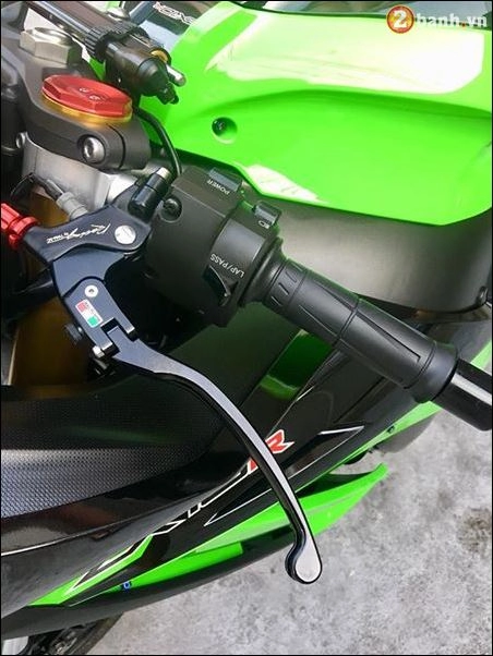 Kawasaki zx_10r nâng cấp hoàn hảo qua nhiều option hàng hiệu