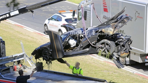 Koenigsegg one1 giá 2 triệu đô tan tành tại nrburgring