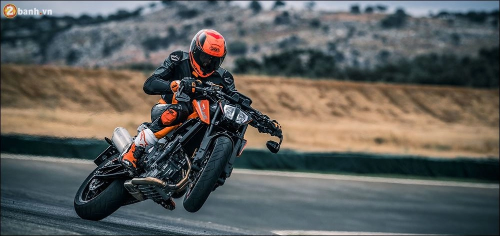 Ktm 790 duke 2018 đã xuất hiện tại triển lãm eicma 2017 tổ chức tại milan italy